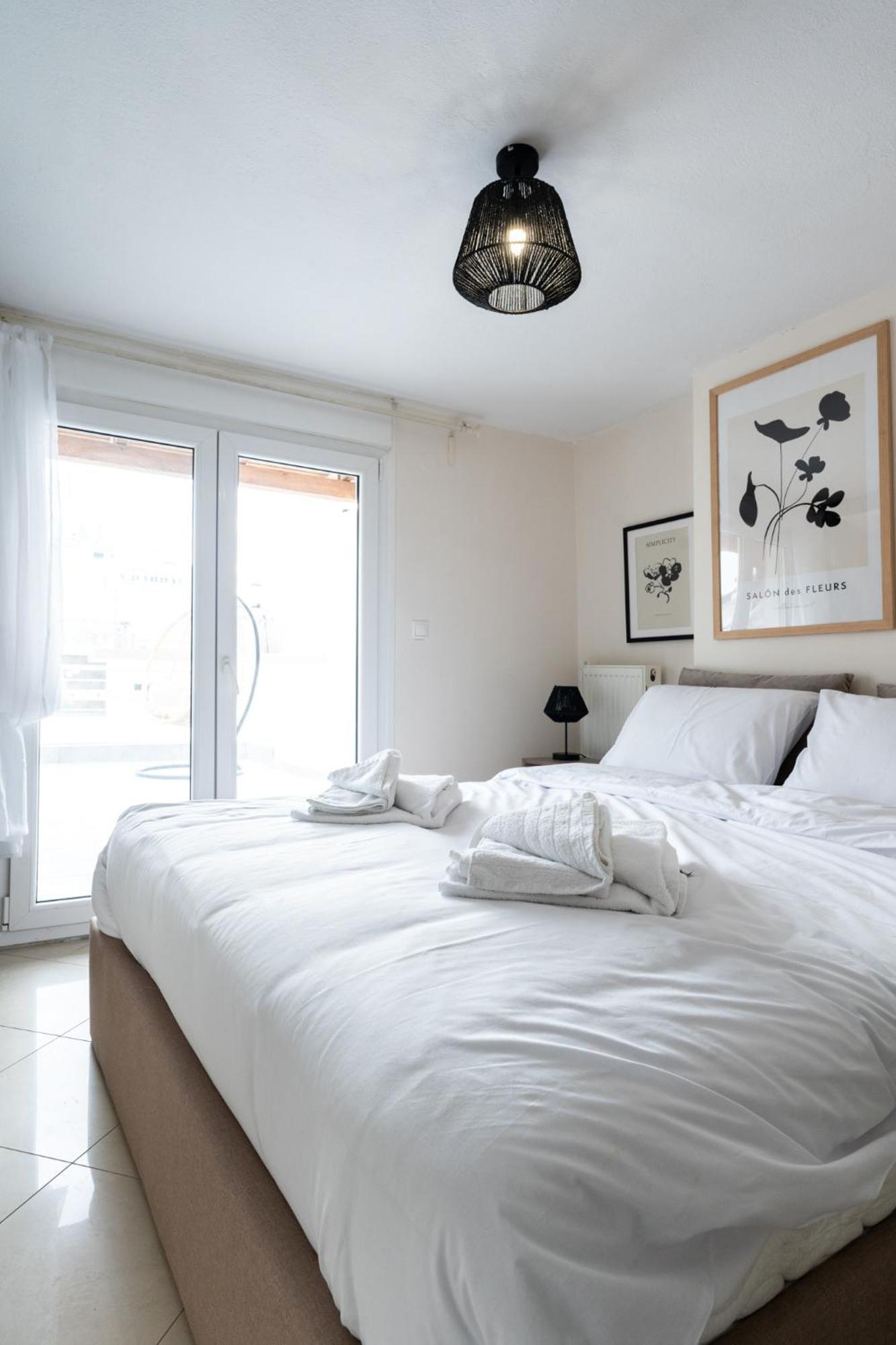 Pomegranate Luxury Penthouse Maisonette With Beautiful Terrace & Free Parking By Binobi ! Soluň Exteriér fotografie